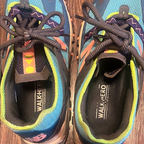 New Balance Dynamic Blue and Green Sneakers for Performance - Picture 7 of 8